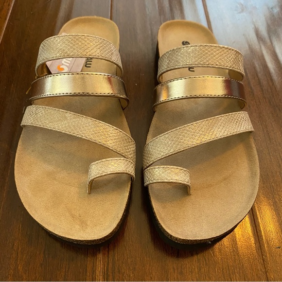 Makalu Women’s Gold & Tan/Cream Toe Loop Sandals - size 7.5 M - Picture 2 of 8